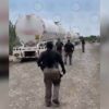 Decomiso de huachicol de la FGR con policías y pipas