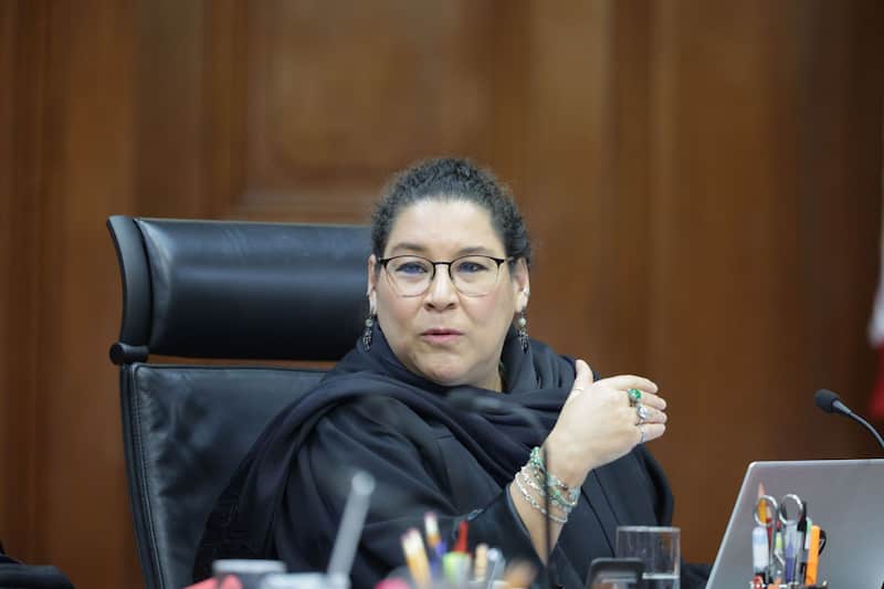 La ministra Lenia Batres impulsó en la Suprema Corte un criterio que fortalece el poder del Estado sobre concesionarios de telecomunicaciones y medios.