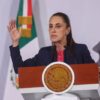 Claudia Sheinbaum Pardo, Presidenta de México, en la mañanera con vestido azul