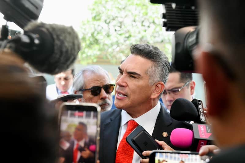 Alejandro Moreno en entrevista con medios