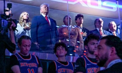 Héctor Contreras, exdirector del SAT, en el partido de la NBA