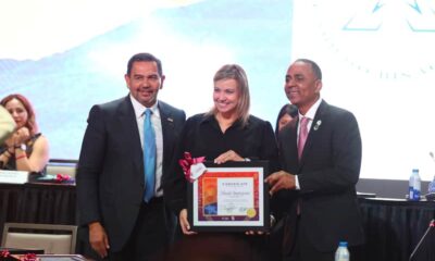 El alcalde de Ciudad Juárez, Cruz Pérez Cuéllar hace un acuerdo con el alcalde del Paso Renard U. Johnson
