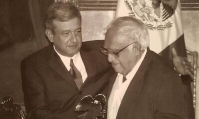 El escritor Carlos Monsiváis  llego a llamar loco a Andrés Manuel López Obrador a pesar de tener una relación cercana con él.