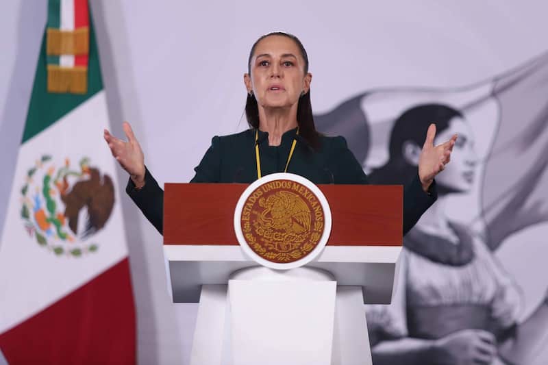 Claudia Sheinbaum rechazó la versión publicada por The New York Times sobre presuntos funcionarios de Morena que estarían colaborando con Estados Unidos
