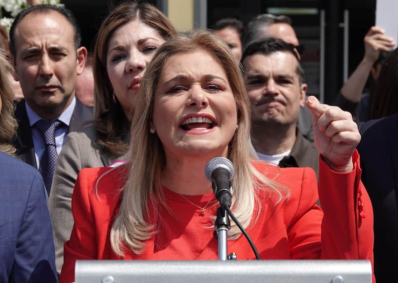 La gobernadora de Chihuahua, Maru Campos luego de comparecer ante la FGR por la presunta intervención de agentes de la DEA