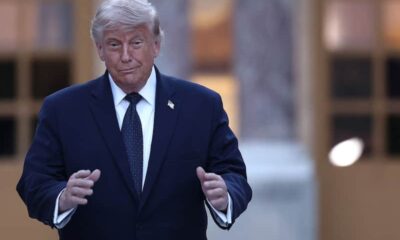 Trump sonriendo