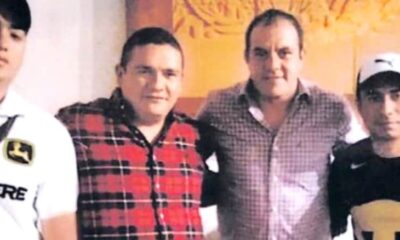 La imagen, presuntamente capturada entre finales de 2018 y principios de 2019, muestra a Cuauhtémoc Blanco junto a tres jefes de plaza en Morelos: