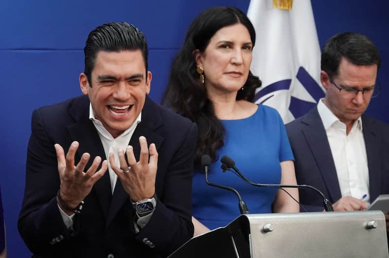 Imagen del Jorge Romero, dirigente nacional del PAN, en conferencia de prensa, quien habló sobre el apoyo que mantiene el partido hacia la gobernadora de Chihuahua, Maru Campos.