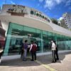 Sucursal del Banco del Bienestar con personas al exterior