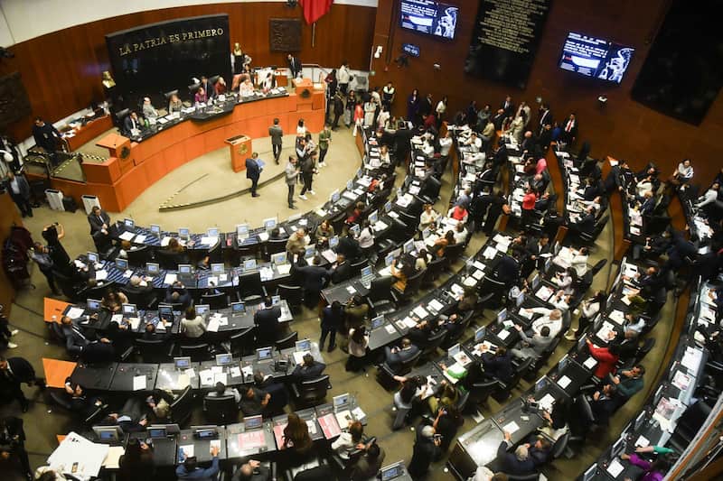 Una investigación periodística reveló que aumentó el número de trabajadores por honorarios  de hasta 130 mil pesos.