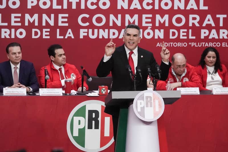 Alejandro Moreno, líder del PRI, durante un mensaje por el 90 aniversario del partido