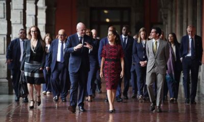 La presidenta Claudia Sheinbaum y el presidente de la FIFA
