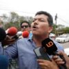 Marco Antonio Almanza, exjefe policial de Sinaloa, canceló su entrega a las autoridades de Estados Unidos luego de que su familia fuera presuntamente amenazada.
